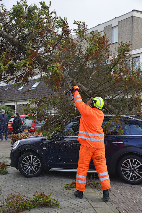 2022/38/20220218-16u08 GB 003 Stormschade Leibnitzstraat.jpg